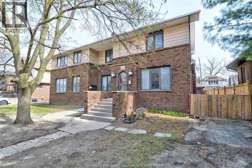 2268 Victoria, Windsor — photograph 2