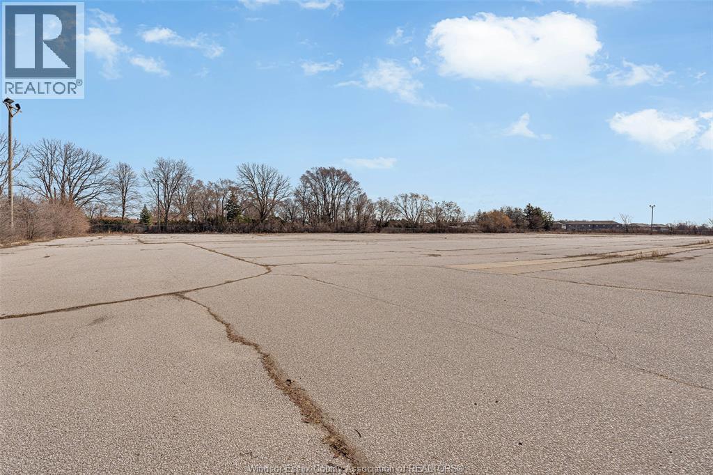 3350 Devon Drive, Windsor — photograph 2