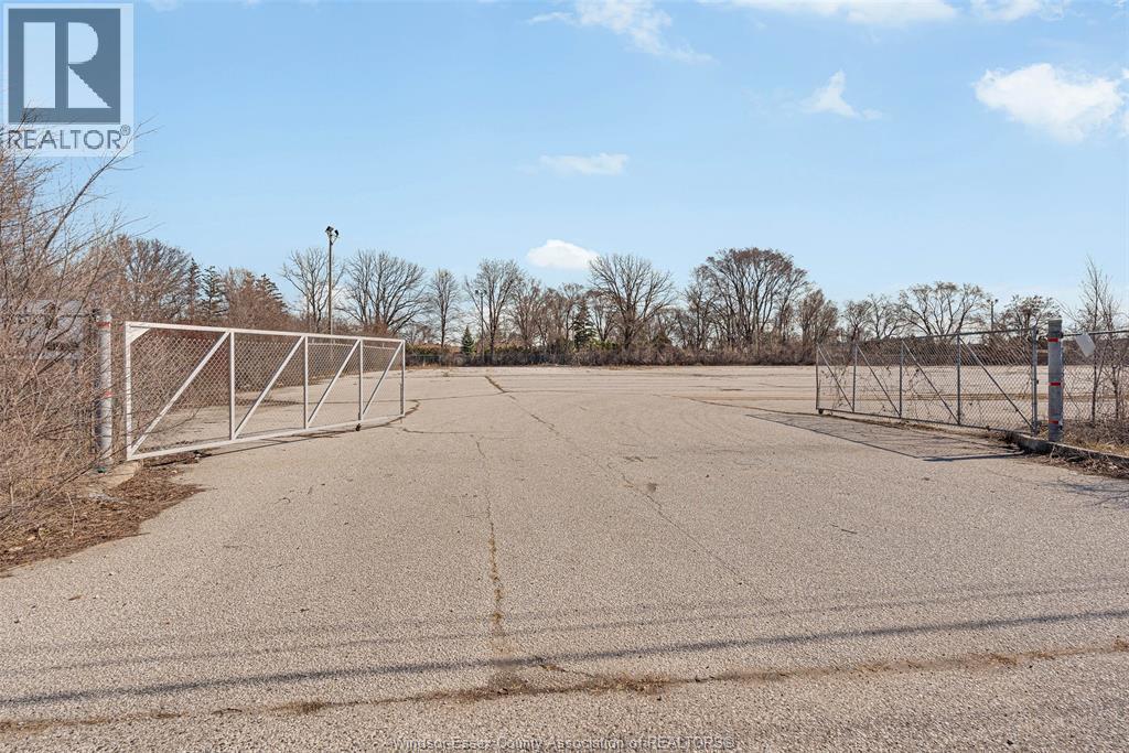 3350 Devon Drive, Windsor — primary photograph