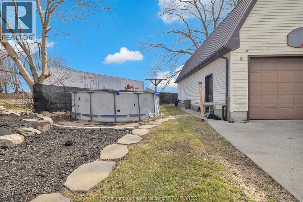 22875 County Road 46, Tilbury — photograph 3