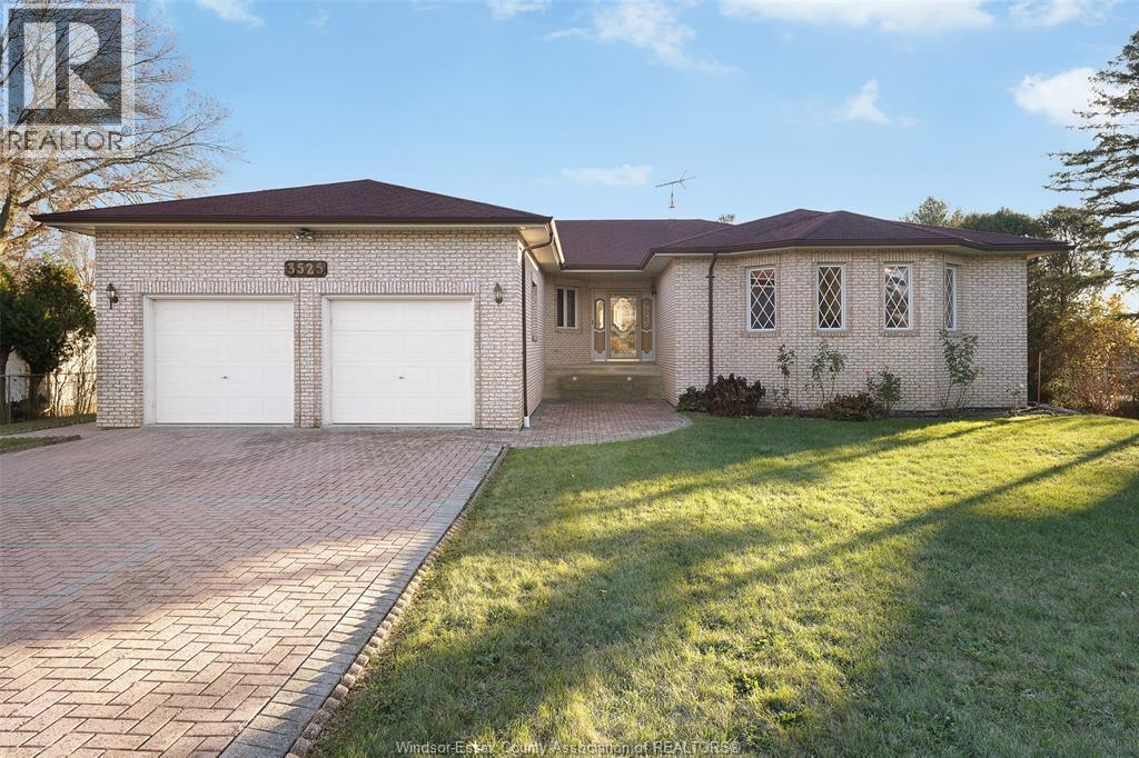 3525 Baseline Road, Windsor — primary photograph