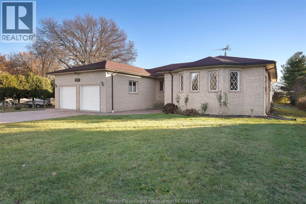 3525 Baseline Road, Windsor — photograph 2