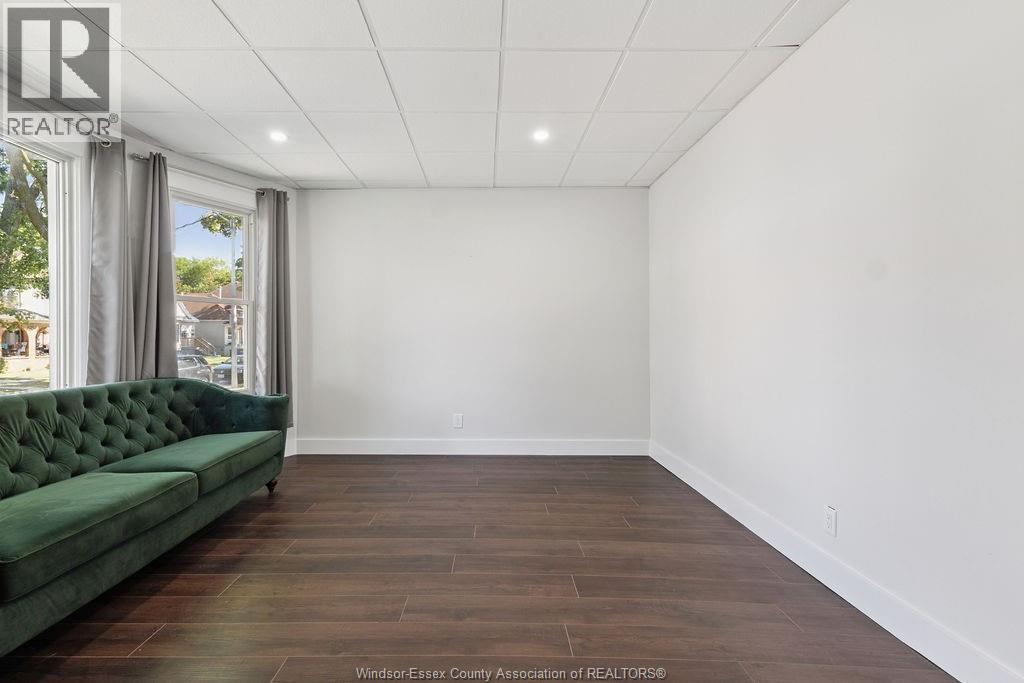 855 Lincoln Road, Windsor — photograph 2