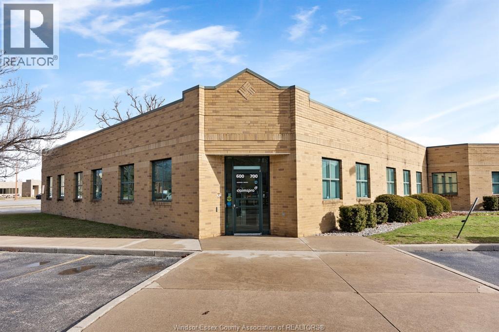 3100 Temple Drive, Windsor — primary photograph