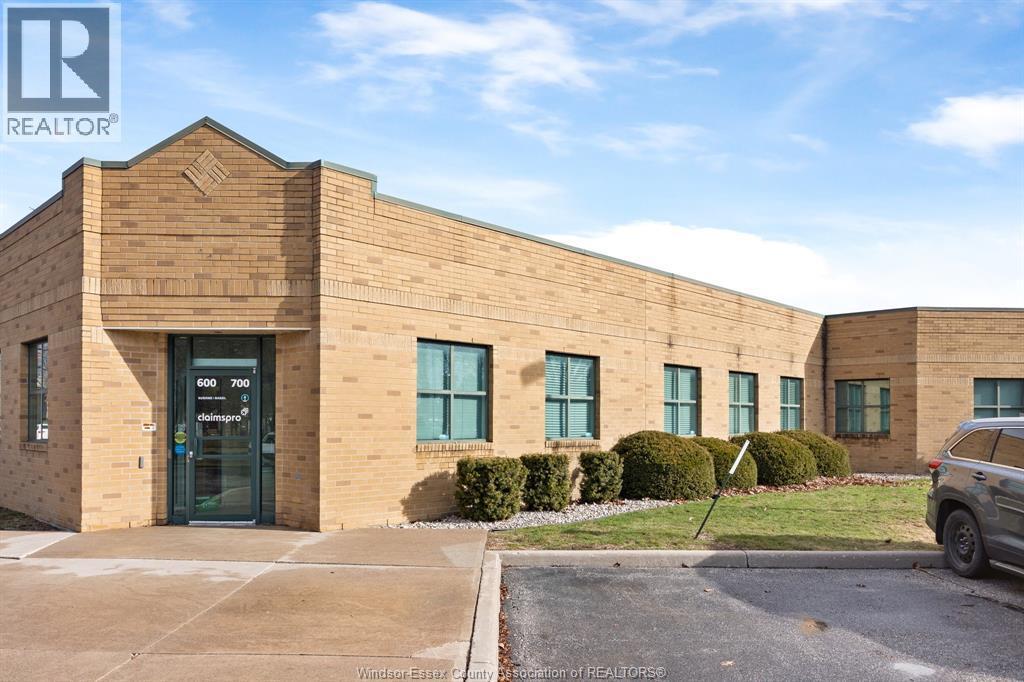 3100 Temple Drive, Windsor — photograph 2