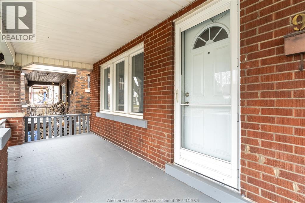 984 McEwan Avenue, Windsor — photograph 2