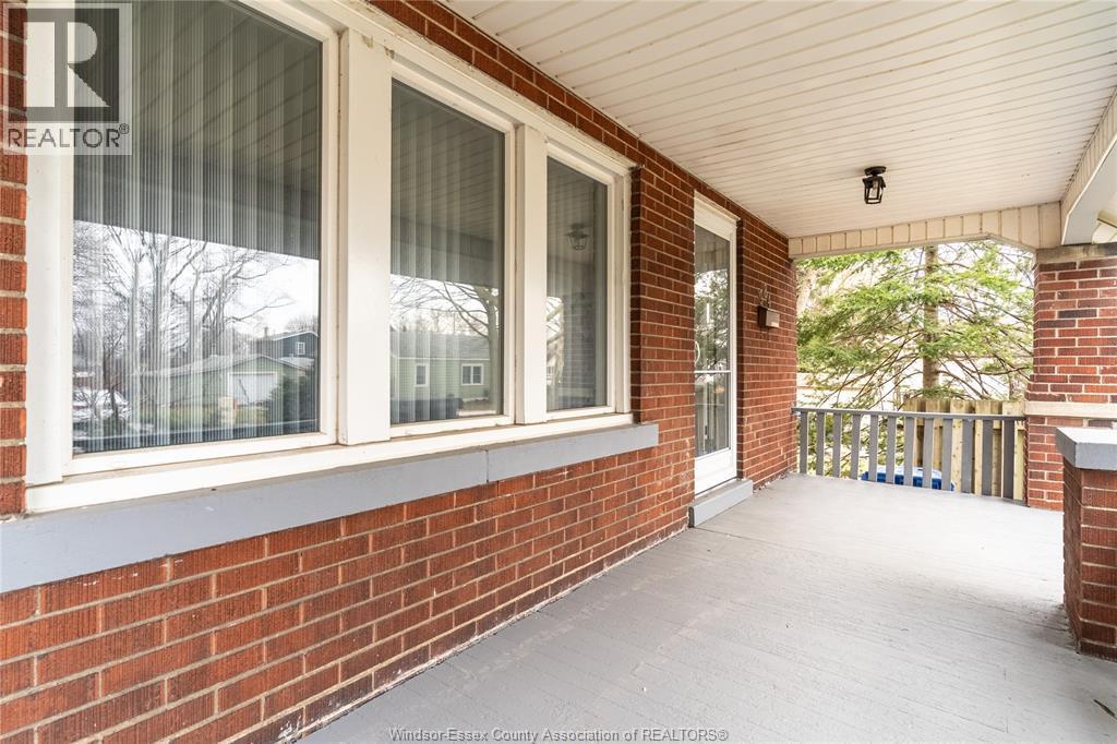 984 McEwan Avenue, Windsor — photograph 3