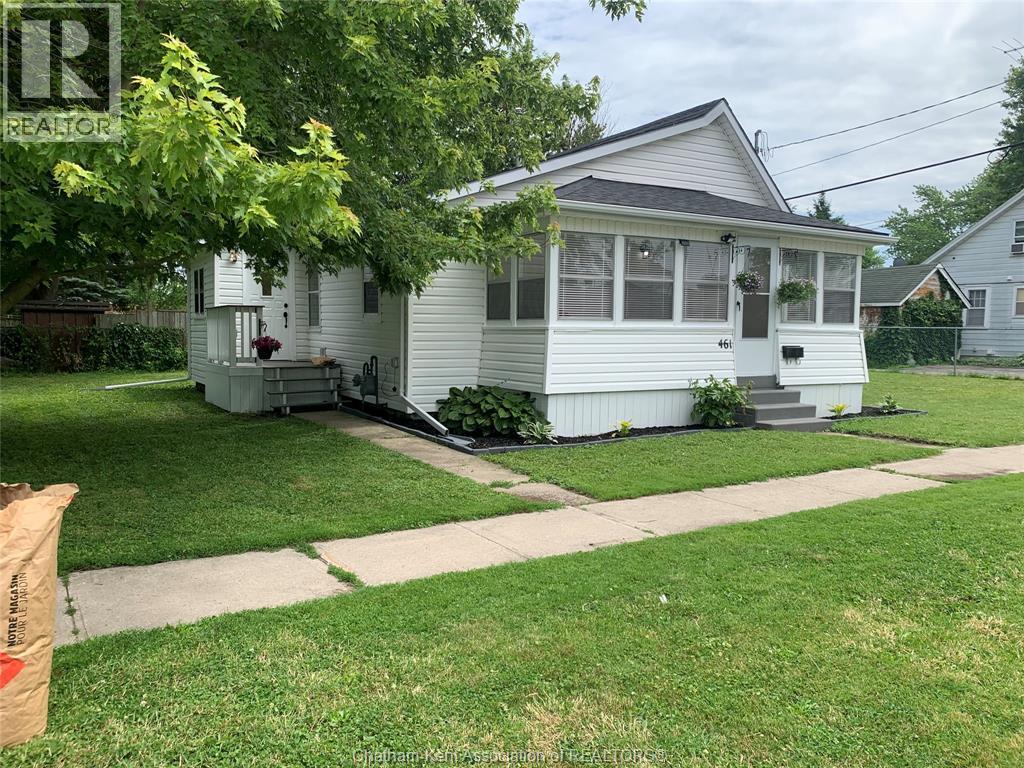 461 Selkirk Street, Wallaceburg — photograph 2