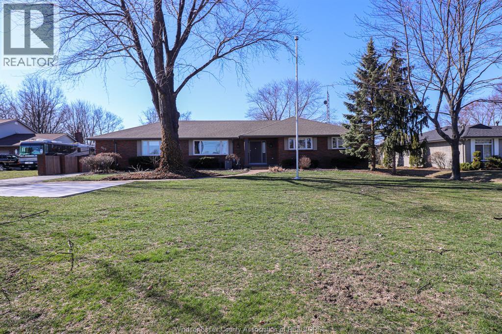 463 Russell Woods Road, Lakeshore — photograph 2