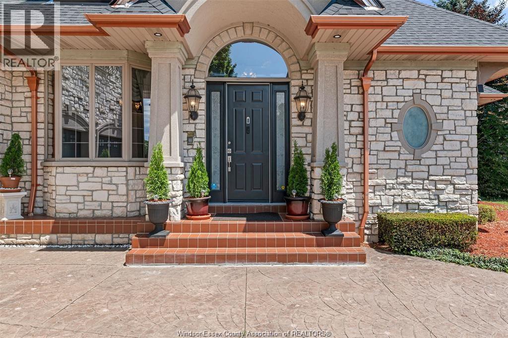 490 Shoreview, Windsor — photograph 3