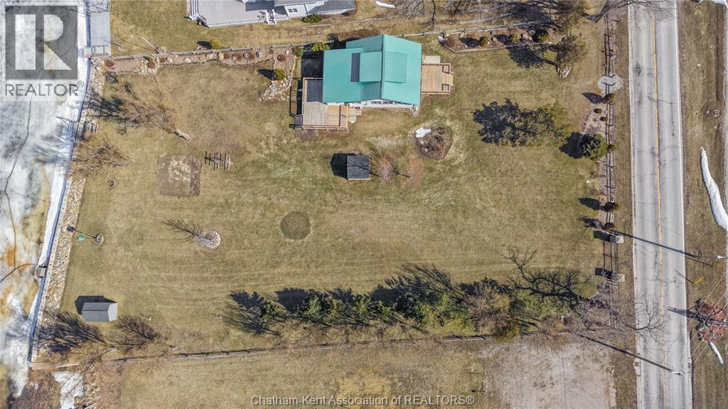 100 Ross Lane, Erieau — photograph 2