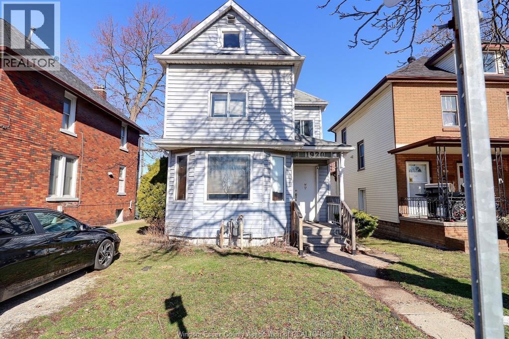 1920 University Avenue, Windsor — photograph 2