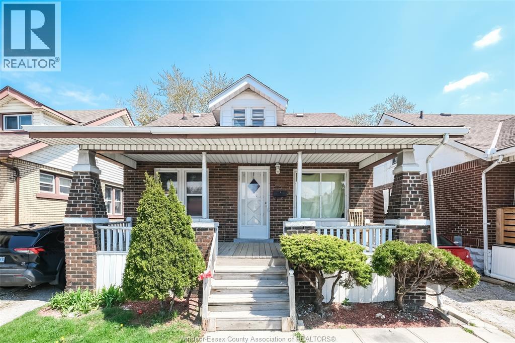 2288 Howard Avenue, Windsor — primary photograph