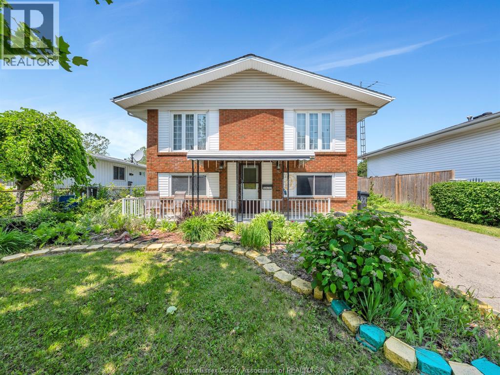 10670 Lambeth Road, Windsor — primary photograph