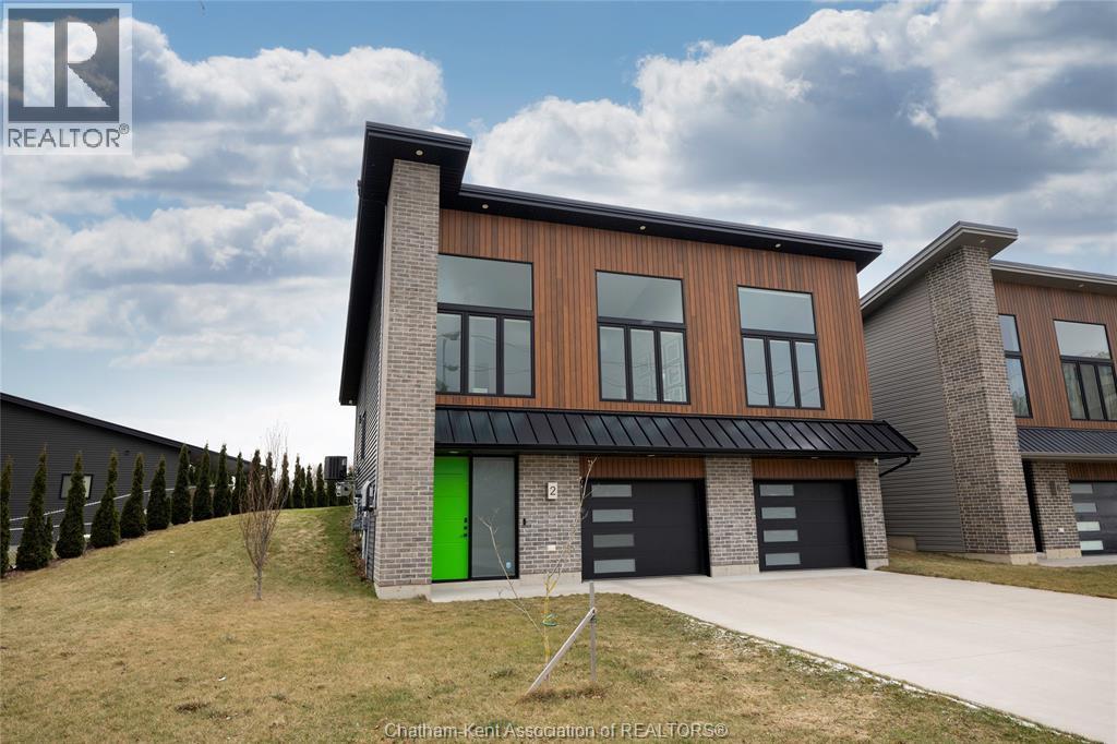 Single Family — 2 Riverview Drive, Chatham, Ontario