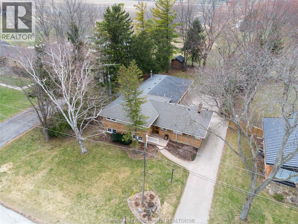 15 Detroit Drive, Chatham — photograph 2