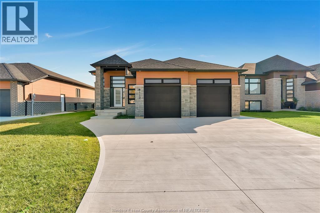 112 Hazel Crescent, Kingsville — photograph 2