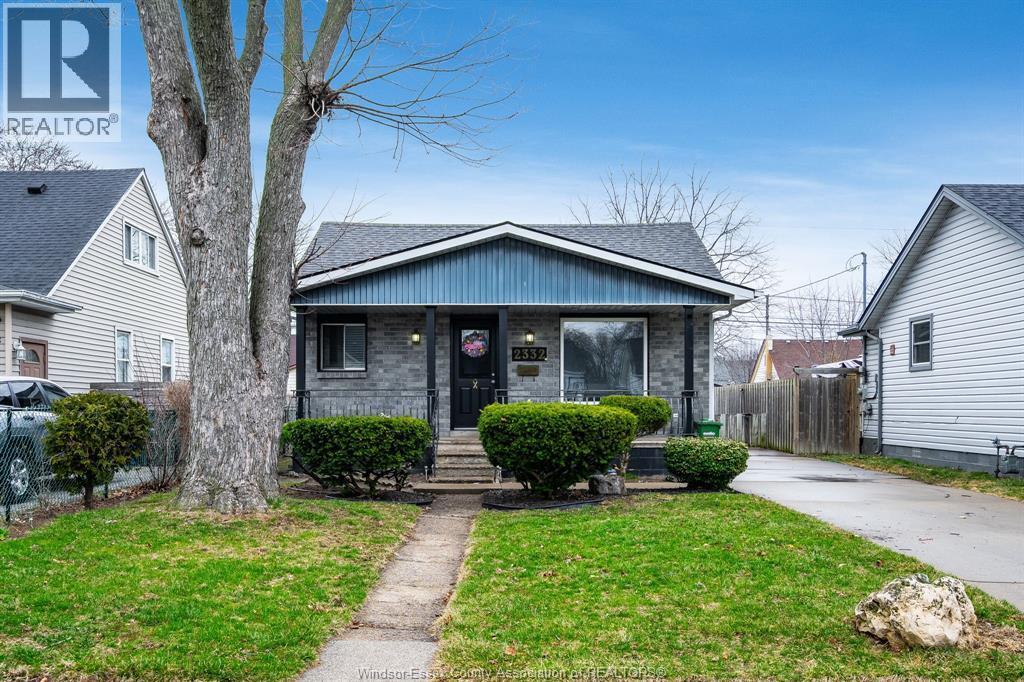 2332 Parent Avenue, Windsor — primary photograph