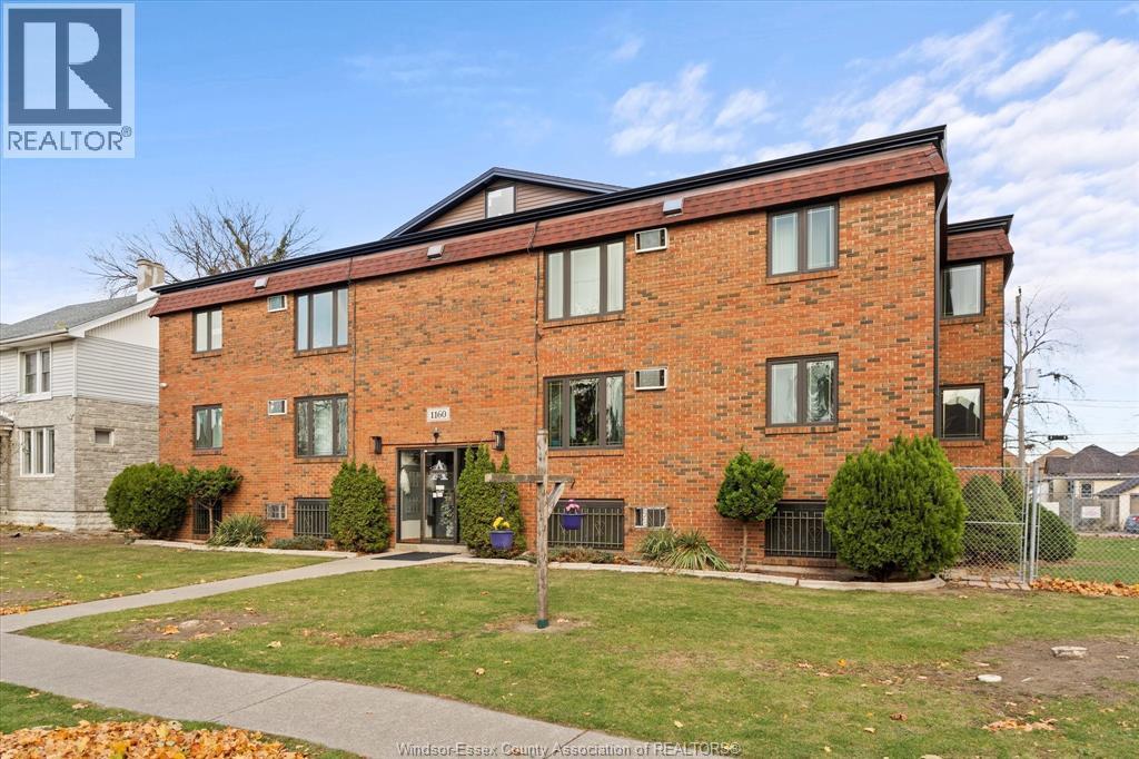 1160 Howard #101, Windsor — photograph 2