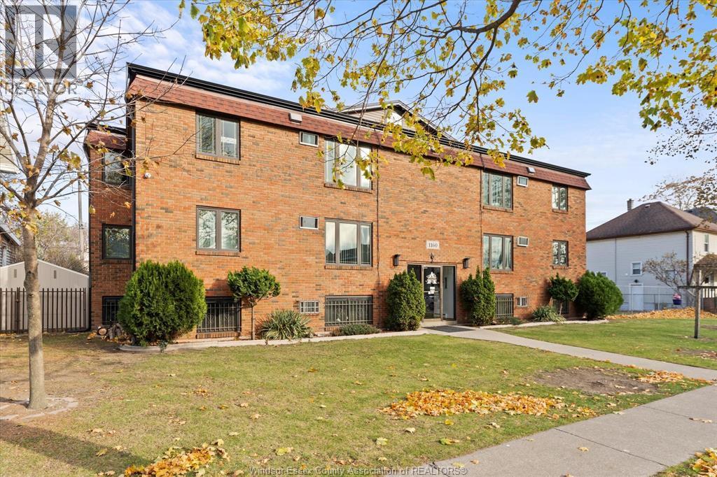1160 Howard #101, Windsor — photograph 3