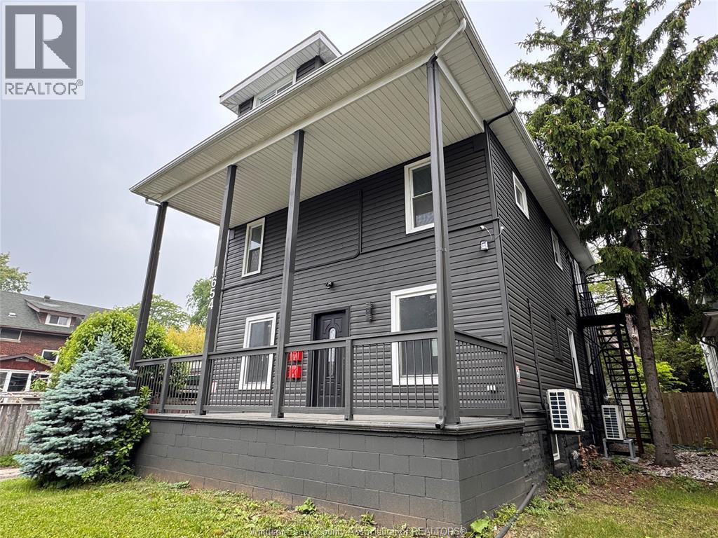 1654 Martindale Avenue, Windsor — primary photograph