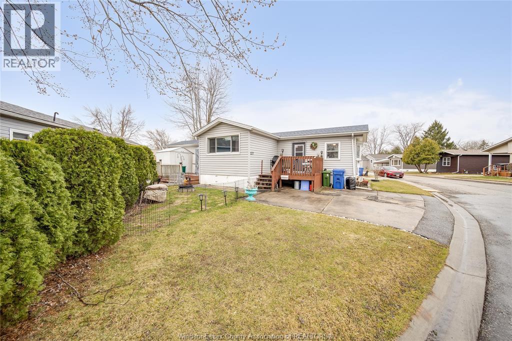 137 Dana Drive, Essex — photograph 3