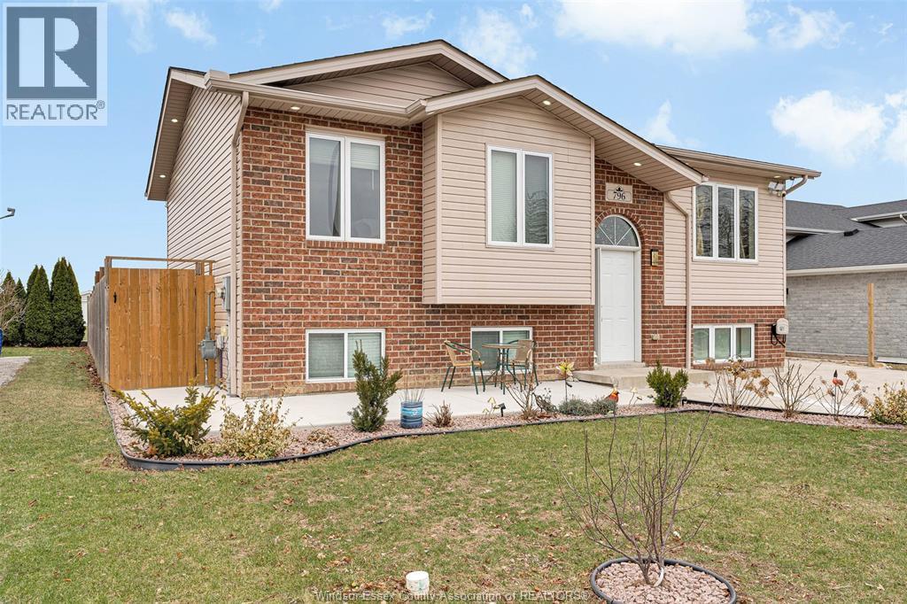 796 Richmond Street, Amherstburg — photograph 2