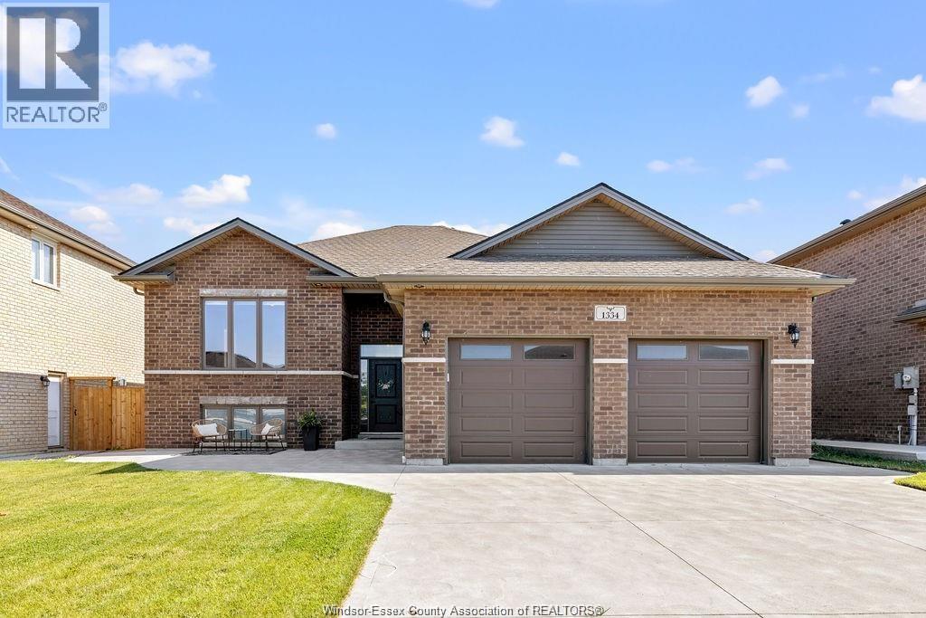 Single Family — 1334 Deer Run Trail, Lakeshore, Ontario