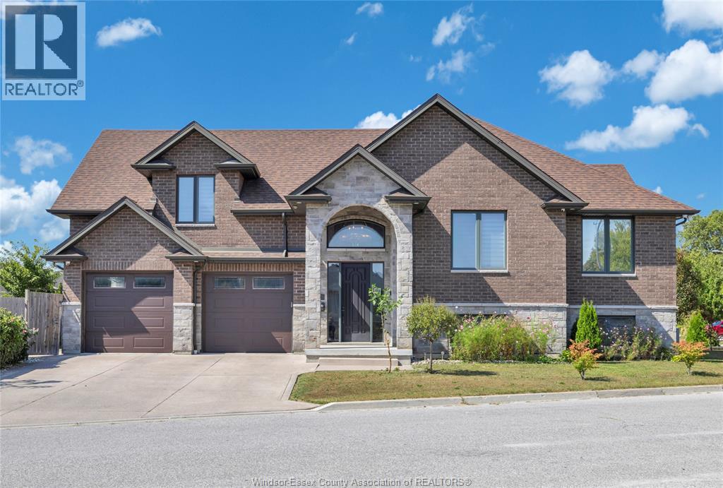 498 Sacred Heart Drive, LaSalle — photograph 2