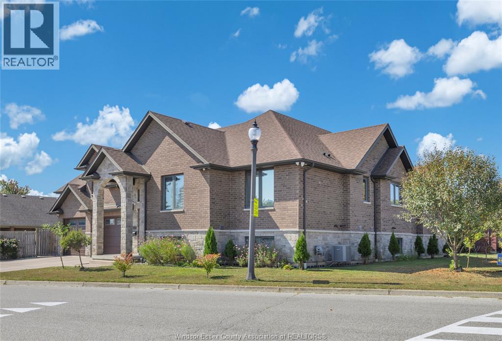 498 Sacred Heart Drive, LaSalle — photograph 3