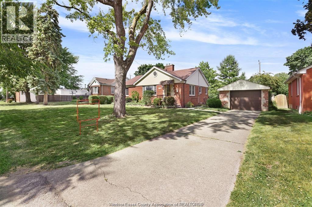 2432 Buckingham Drive, Windsor — photograph 2