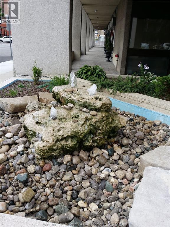 150 Park #908, Windsor — photograph 3