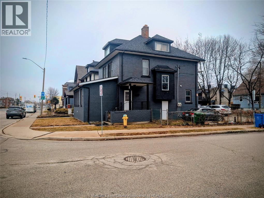 61 Giles Boulevard, Windsor — photograph 2