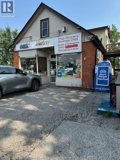 699 Charlotte Street, Windsor — primary photograph