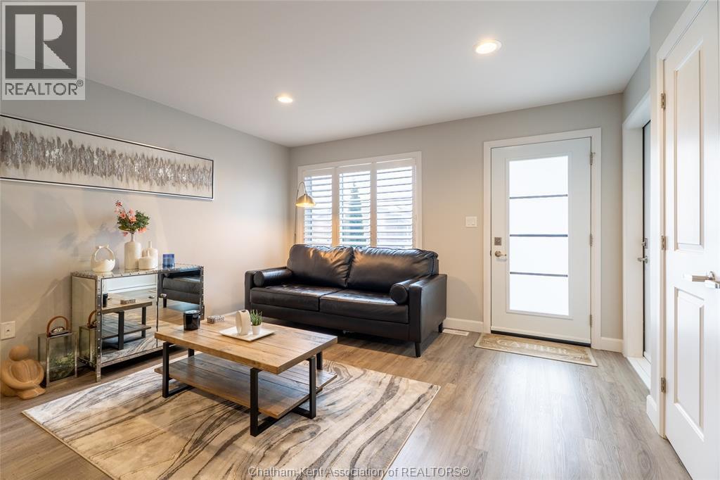 133 Moonstone Crescent, Chatham — photograph 3