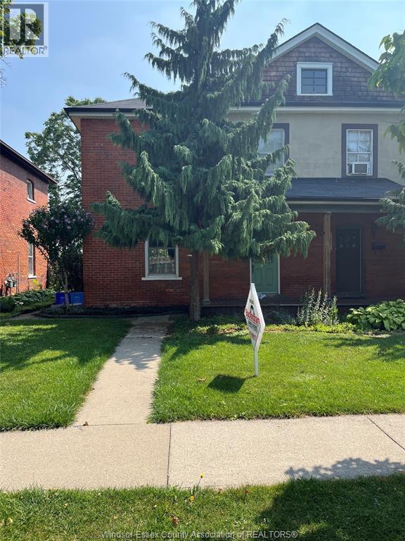 1084 Monmouth, Windsor — photograph 2