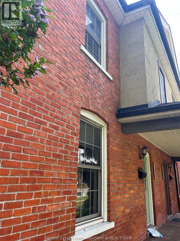 1084 Monmouth, Windsor — photograph 3