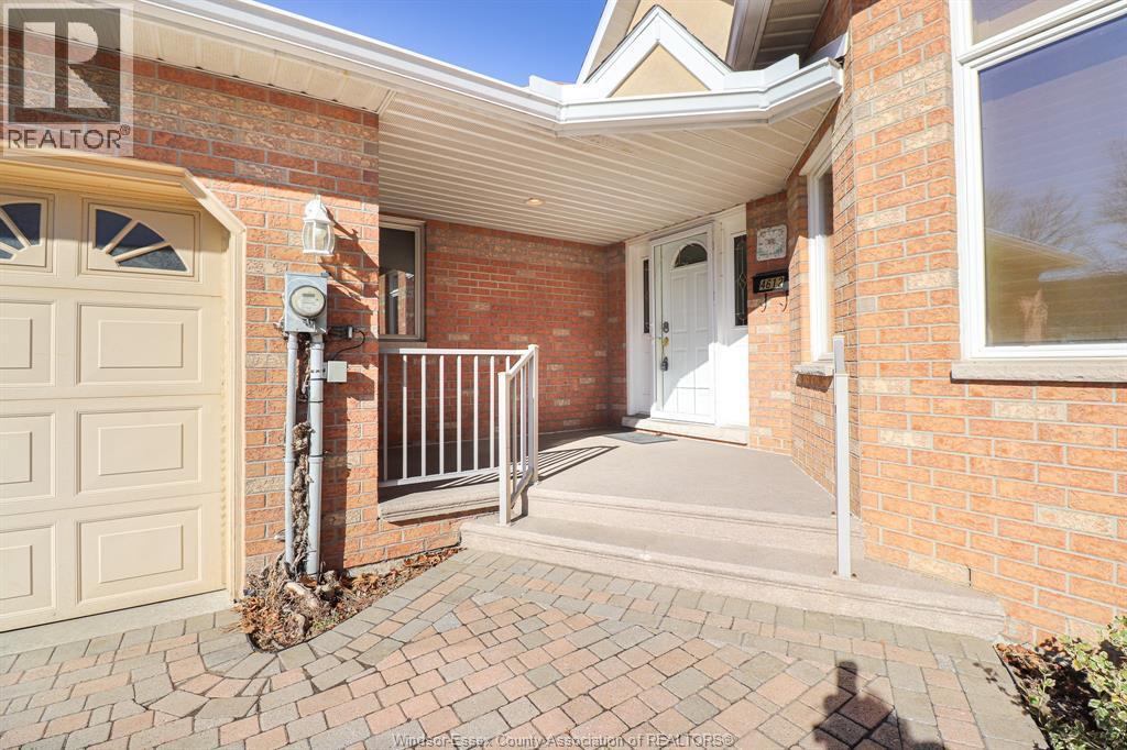 4612 Ascot Court, Windsor — photograph 2