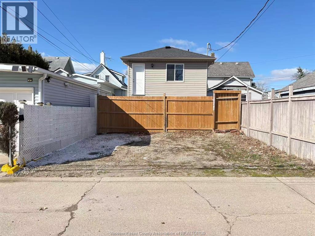 658 Caron Avenue #2, Windsor — photograph 2