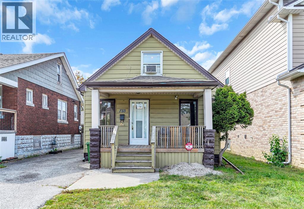 733 Randolph, Windsor — primary photograph