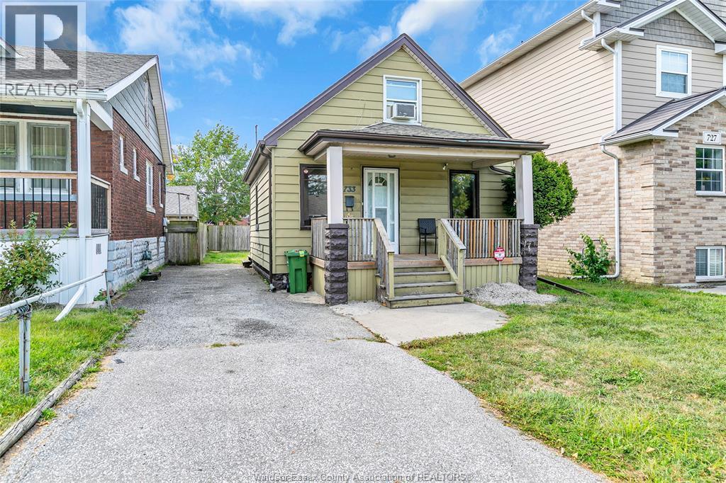 733 Randolph, Windsor — photograph 3