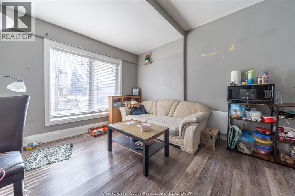 446 Wyandotte Street, Windsor — photograph 2