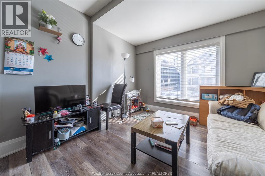 446 Wyandotte Street, Windsor — photograph 3