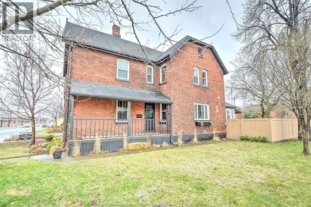 715 Walker Road, Windsor — photograph 3
