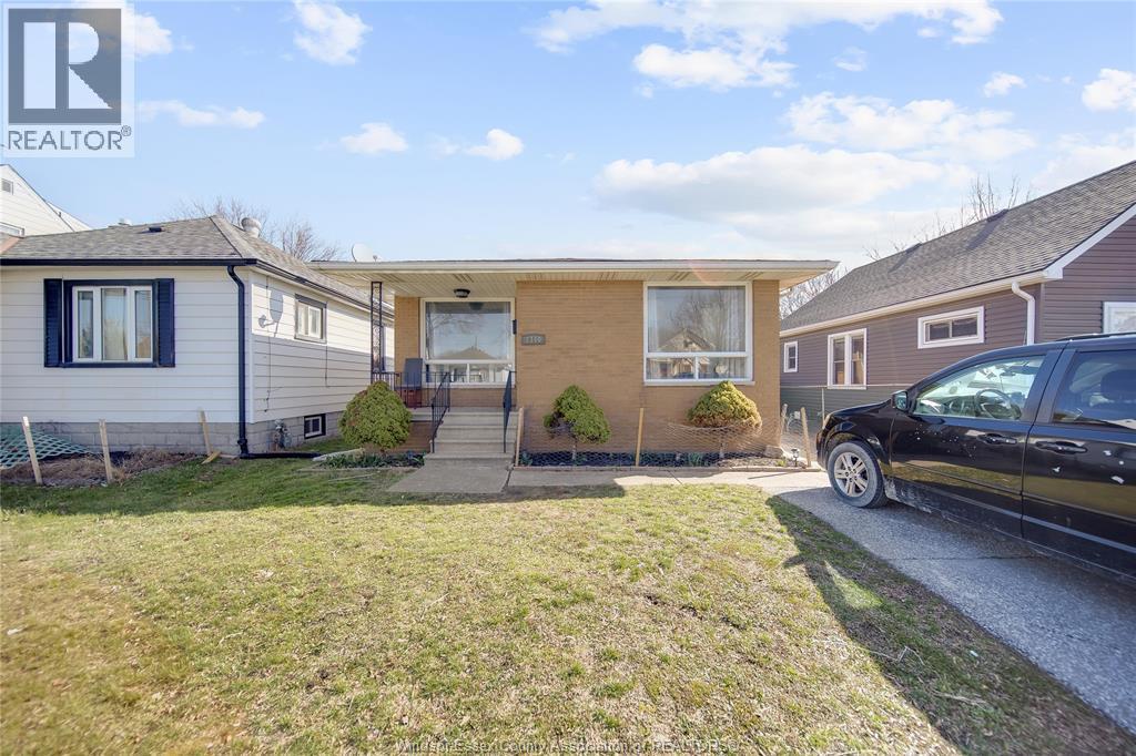 2340 George Avenue, Windsor — primary photograph