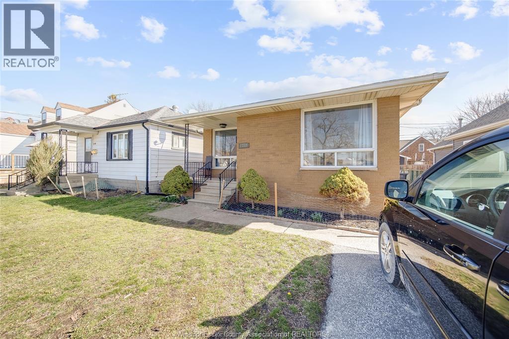 2340 George Avenue, Windsor — photograph 2