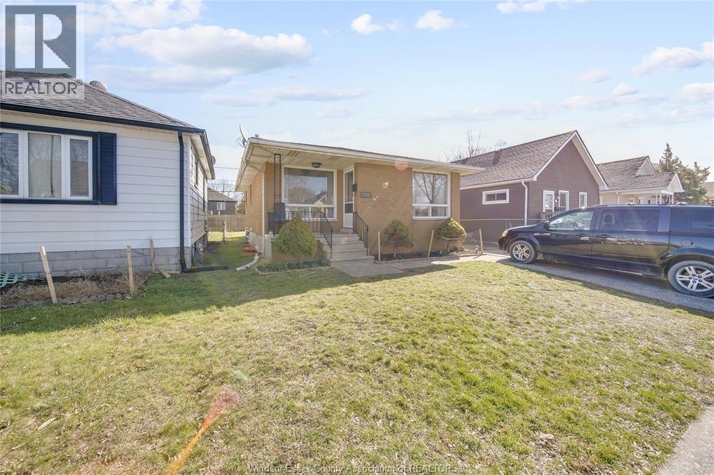 2340 George Avenue, Windsor — photograph 3