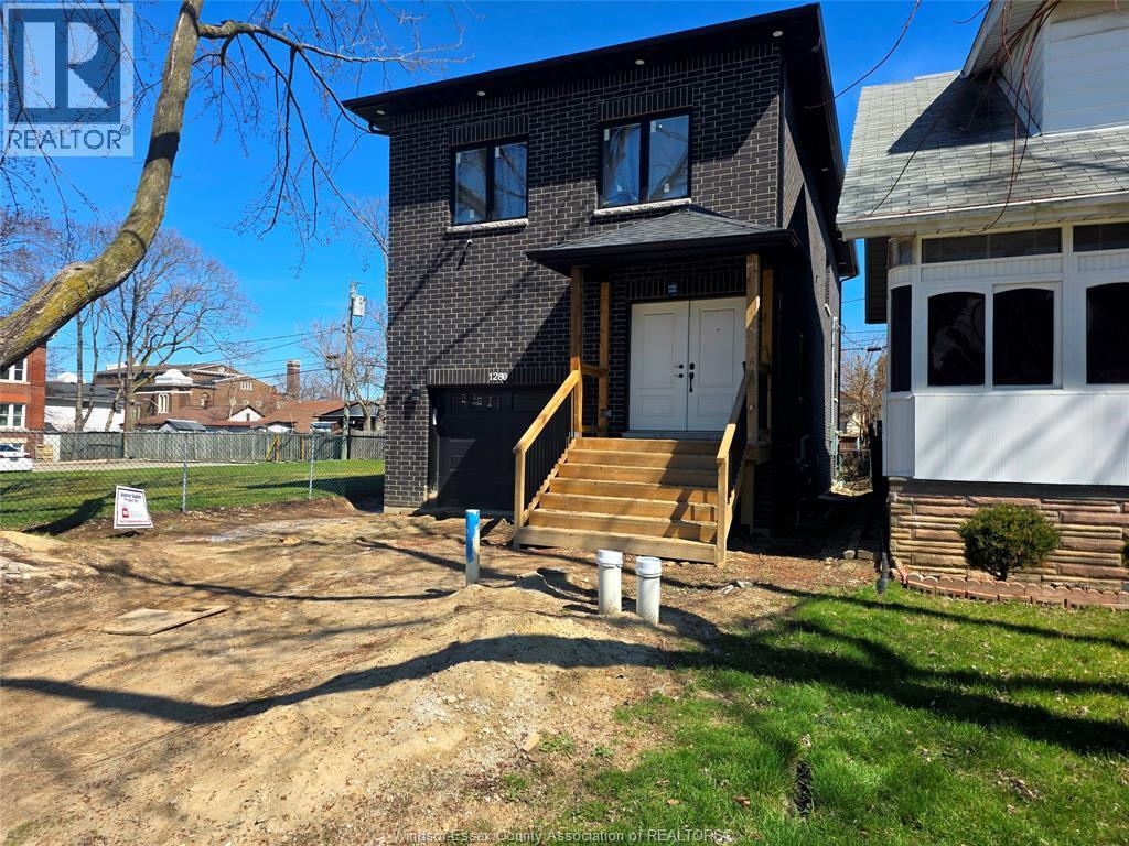 1280 Dufferin Place, Windsor — photograph 2