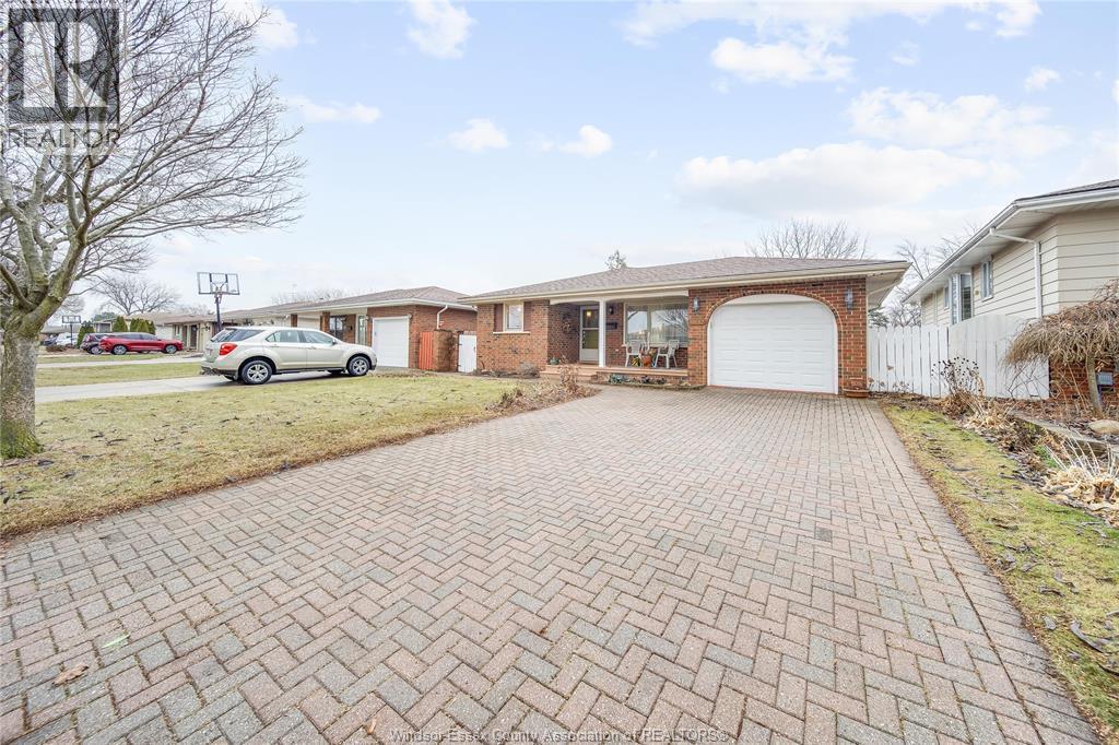 10682 Keating Crescent, Windsor — photograph 2