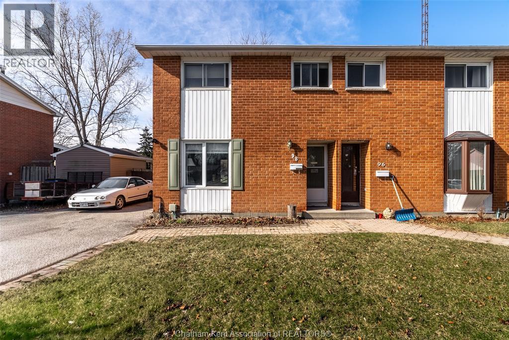Single Family — 98 Wedgewood Avenue, Chatham, Ontario